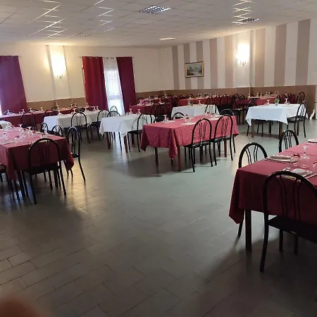 Locanda Trieste Ristorante-bar-alloggio ホテル Bonavigo